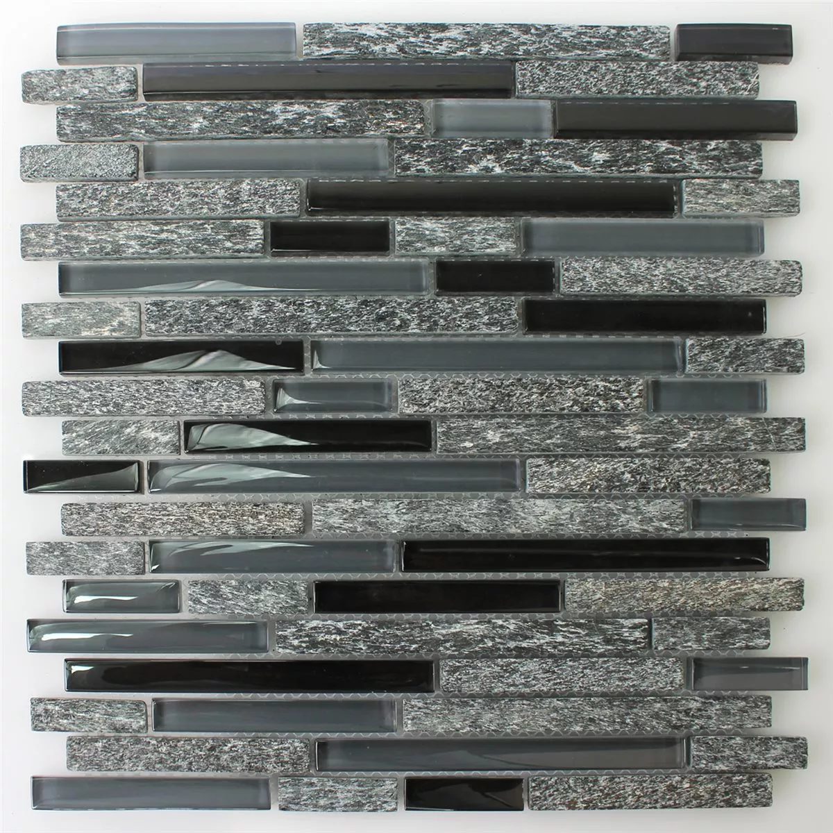 Muster von Mosaikfliesen Glas Naturstein Schwarz Grau