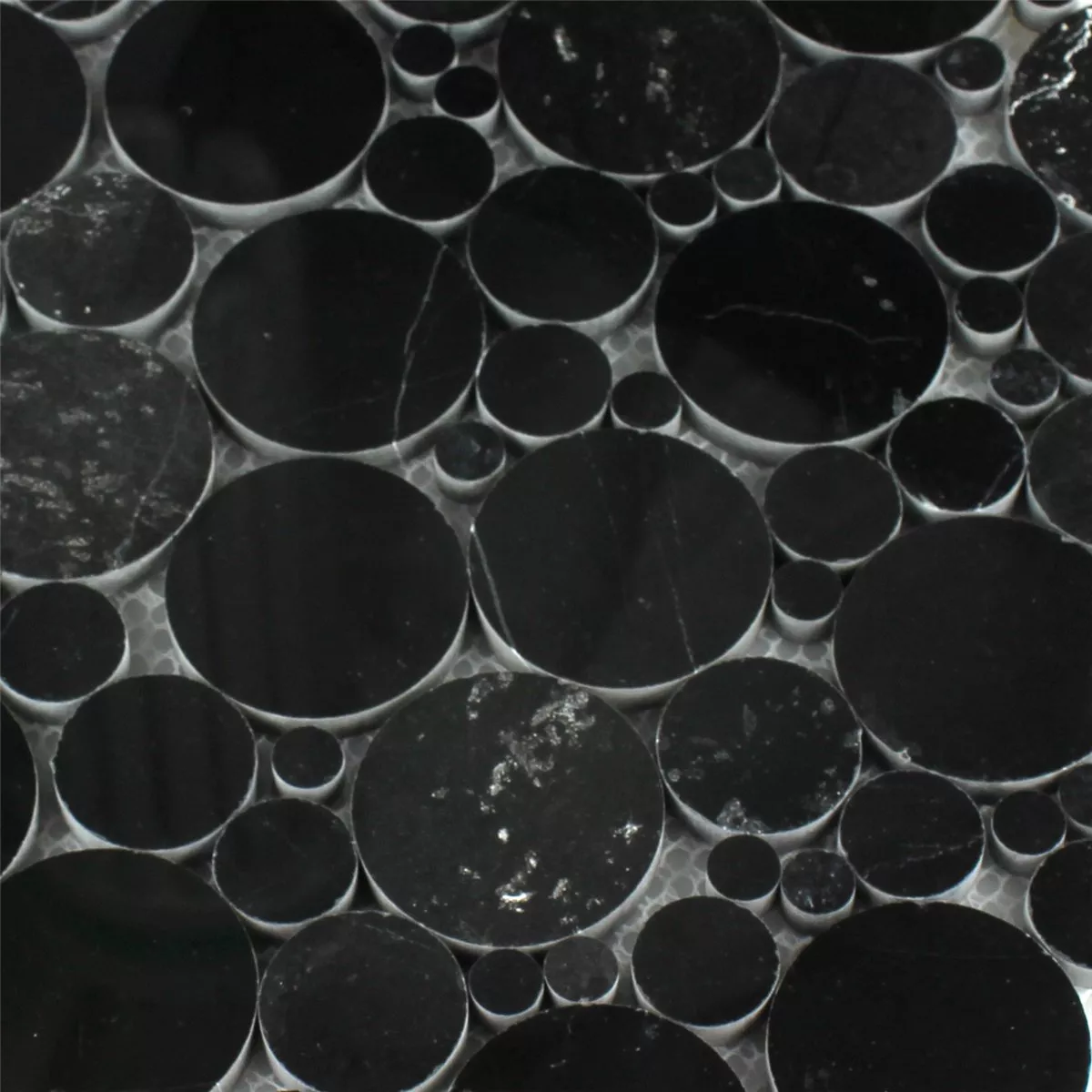 Model din Plăci De Mozaic Marmură Marimar În Jurul Negru Lustruit