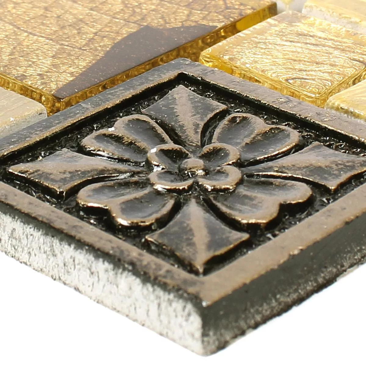 Muster von Mosaikfliesen Levanzo Glas Resin Ornament Mix Gold