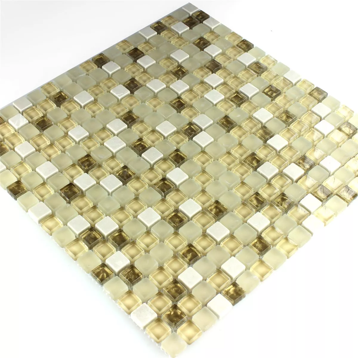 Muster von Mosaikfliesen Glas Naturstein Weiß Gold Mix
