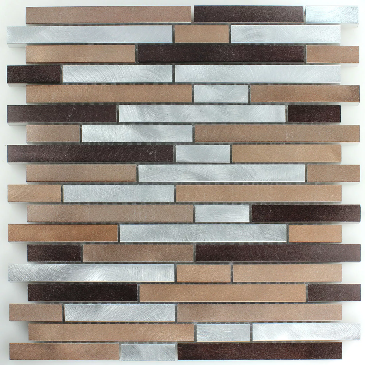 Muster von Mosaikfliesen Aluminium Metall Kupfer Braun Mix
