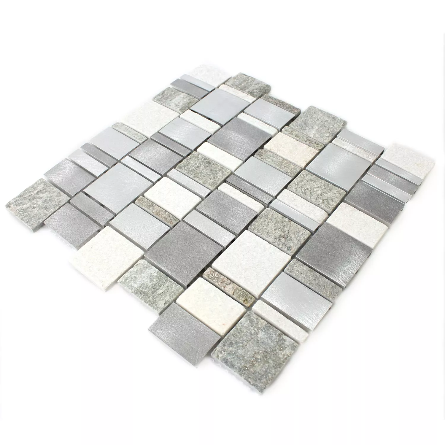Muster von Mosaikfliesen Metall Naturstein Mix