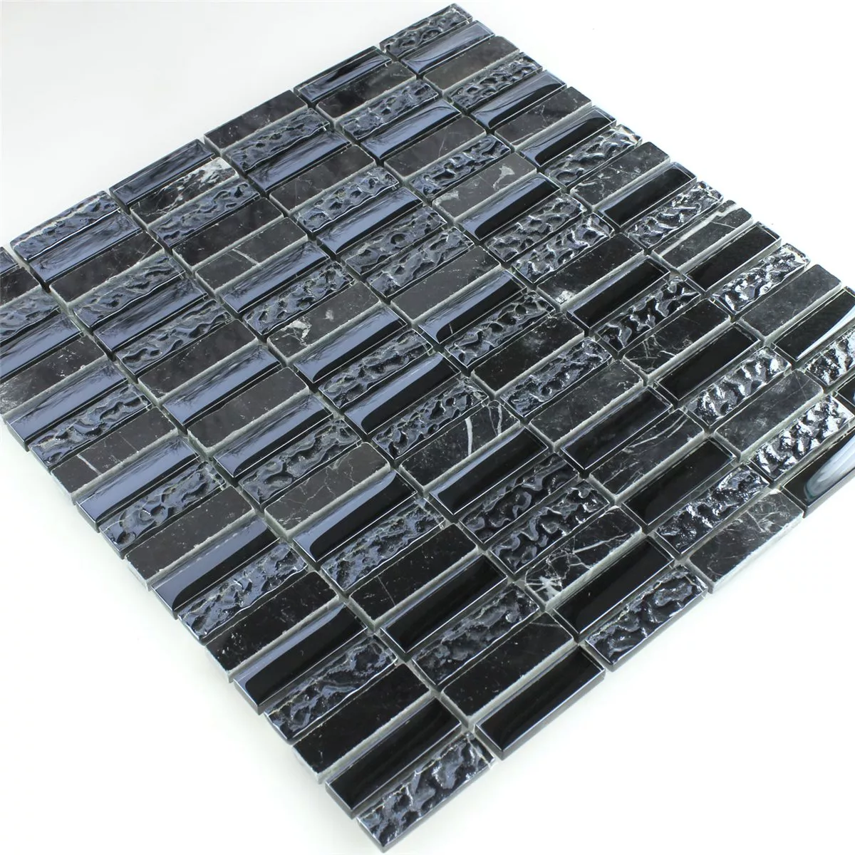 Azulejo Mosaico Vidro Mármore Preto Canelado 15x50x8mm