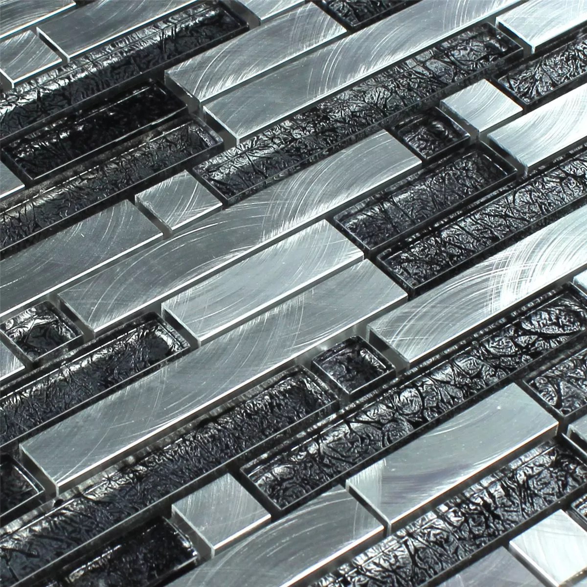 Muster von Mosaikfliesen Glas Aluminium Verbund Schwarz Silber